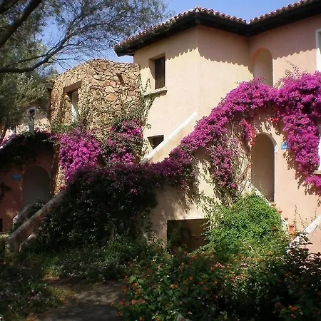 Gardens Hotel *